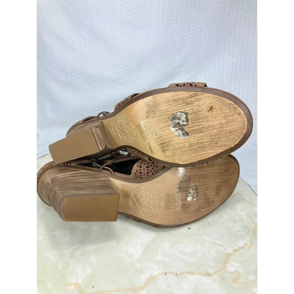 Vince Camuto Corbina Laser Cut Block Heel Sandals Womens 9.5 Brown Leather Chic